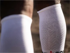 Socks Compressport Full Socks Run White -Triathlon Gear Shop 15096535e74c59b5e4c80.37709370